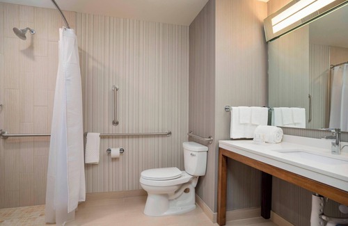 Downtown Niagara Falls Hotel | Courtyard by Marriott Niagara Falls USA