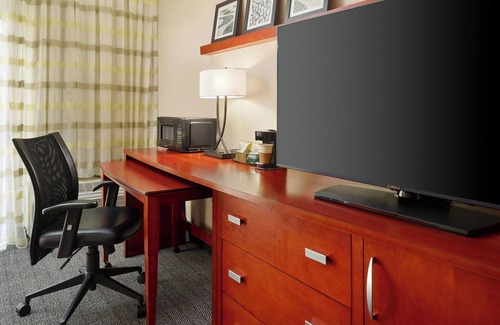 Highlands - Perkins Hotel | Courtyard by Marriott Baton Rouge Acadian Centre/LSU Area