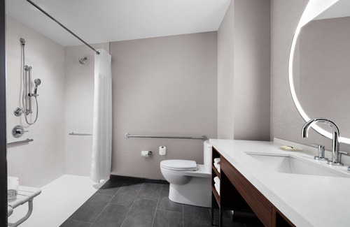 Downtown Calgary Hotel | Courtyard By Marriott Calgary Downtown