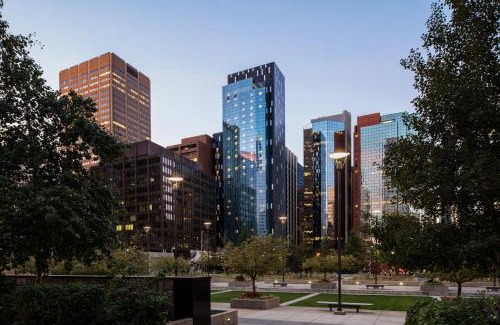 Downtown Calgary Hotel | Courtyard by Marriott Calgary Downtown