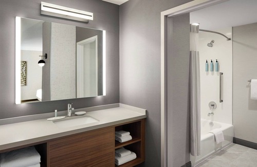 Hamilton Hotel | Courtyard by Marriott Hamilton