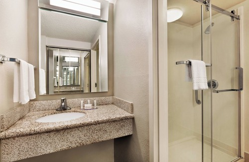 Tulsa Hotel | Courtyard by Marriott Tulsa Central