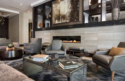 Edgewater House | Courtyard by Marriott Edgewater/NYC Area - Stylish & Comfortable
