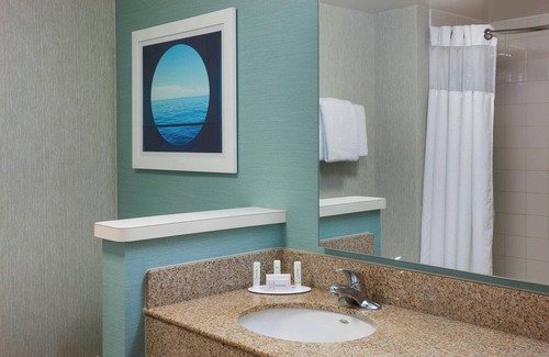 Carolina Beach Hotel | Courtyard Carolina Beach Oceanfront