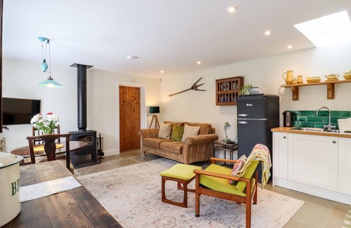 Saxmundham Cottage | COURTYARD COTTAGE, POPLAR FARM BARN, romantic in Saxmundham