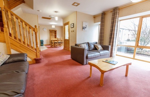Tomich Cottage | Courtyard Cottage seasonal pool, wi fi, sleeps 6 guests in 2 bedrooms + sofa bed