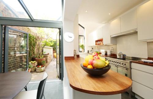 York House | Courtyard Cottage York - Free Parking