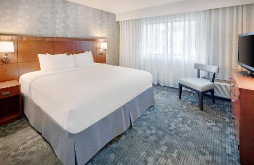 Southfield Hotel | Courtyard Detroit Southfield