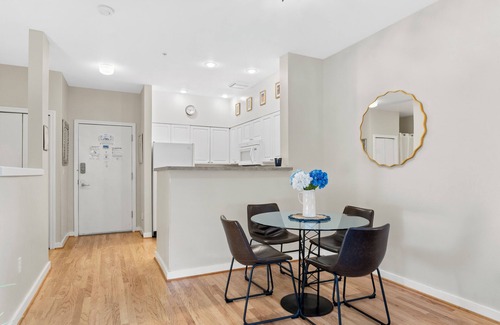 Belltown Condo | Courtyard Garden Oasis! with Pool & Parking