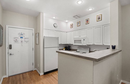 Belltown Condo | Courtyard Garden Oasis! with Pool & Parking