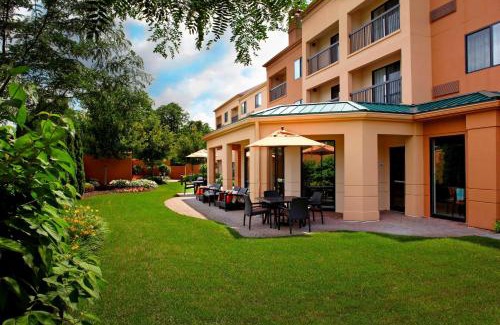 Newark Hotel | Courtyard Newark Granville