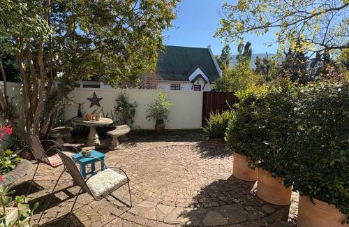 Greyton Apartment | Courtyard on Weder