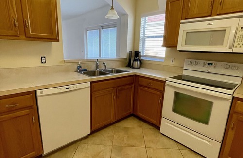 Lady Lake House | Courtyard Villa with gas golf cart located between two Town Squares!