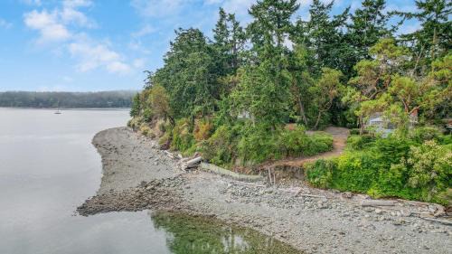 Coupeville House | Cove Cottage by AvantStay Waterfront Views Spa