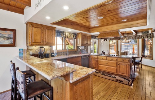 Boulder Bay Cabin | Cove Lakefront Chalet #2098