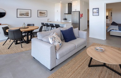 Penneshaw Apartment | Cove Landing Marina Apartment 3 YC Lily May