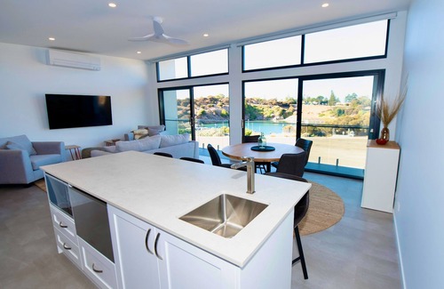 Penneshaw Apartment | Cove Landing Marina Apartment 3 YC Lily May