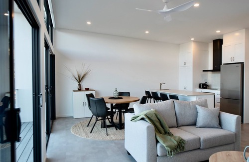 Penneshaw Apartment | Cove Landing Marina Apartment 3 YC Lily May