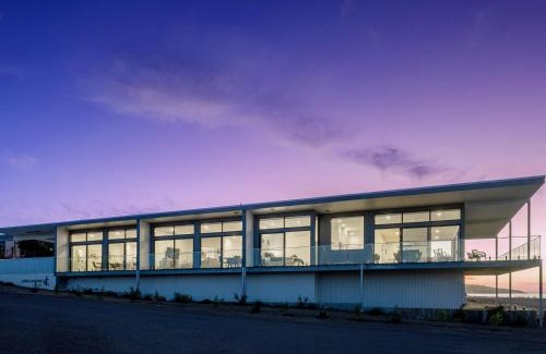 Penneshaw Apartment | Cove Landing Marina Apartments CL01-Apt:1,2,3 Sleeps 12