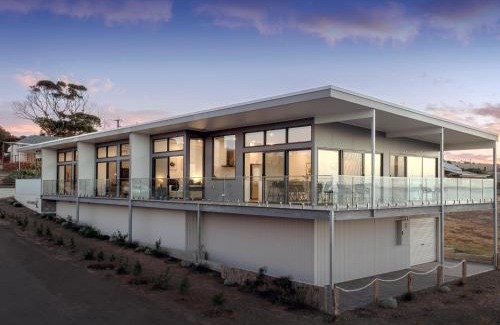 Penneshaw Apartment | Cove Landing Marina Apartments CL02-Apt:1,2 Sleeps 8