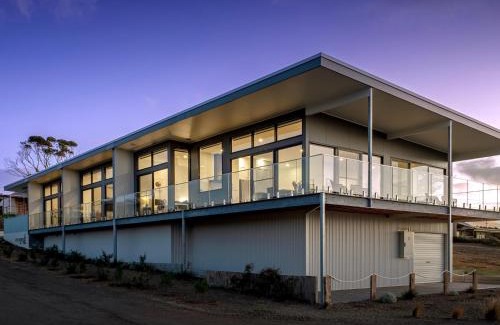 Penneshaw Apartment | Cove Landing Marina Apartments CL02-Apt:1,2 Sleeps 8