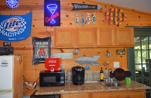 Lake Ozark House | COVE RETREAT LAKEFRONT HOT TUB OUTSIDE BAR PRV DOCK LOCATION FIRE PIT & MORE!