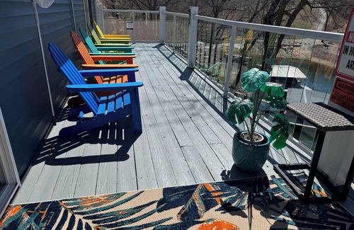 Lake Ozark House | COVE RETREAT LAKEFRONT HOT TUB OUTSIDE BAR PRV DOCK LOCATION FIRE PIT & MORE!