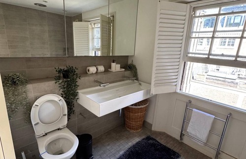 Covent Garden Apartment | Covent Garden 3-Bed Apt, Sleeps 10, 3 mins to Tube
