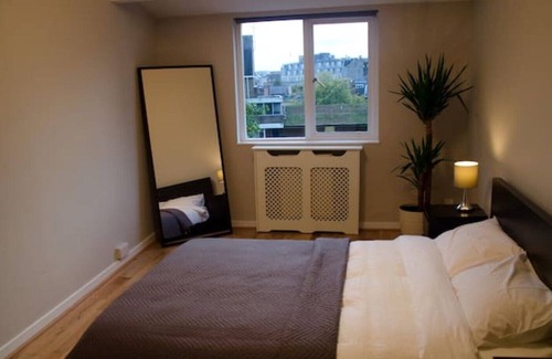 Covent Garden Apartment | Covent Garden Flat with two balconies overlooking outdoor pool