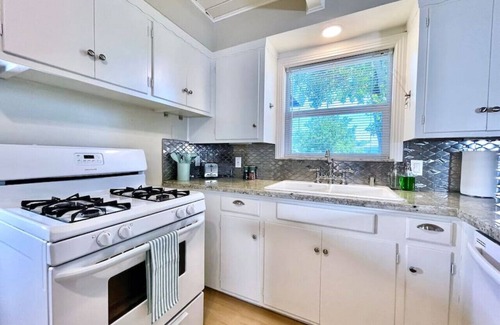 West Sacramento House | *Covered Patio*Close to Downtown*Driveway Parking*