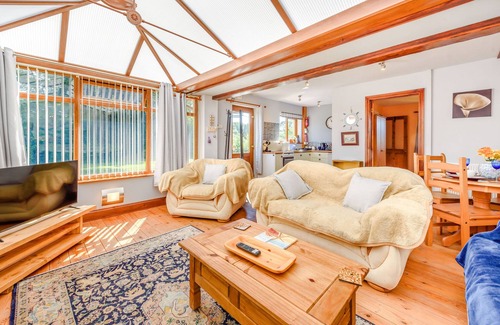 Kilgetty Cottage | COVERT FARM CWTCH, pet friendly, with a garden in Jeffreyston