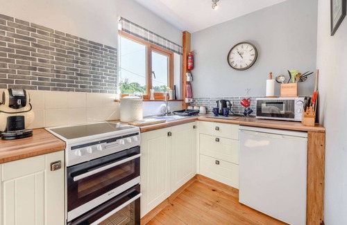 Kilgetty Cottage | COVERT FARM CWTCH, pet friendly, with a garden in Jeffreyston