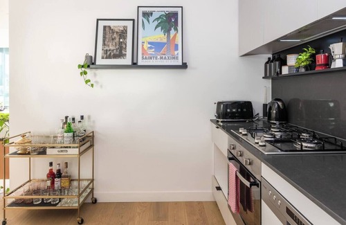 Collingwood Apartment | Coveted Collingwood Balcony Hideaway with Views