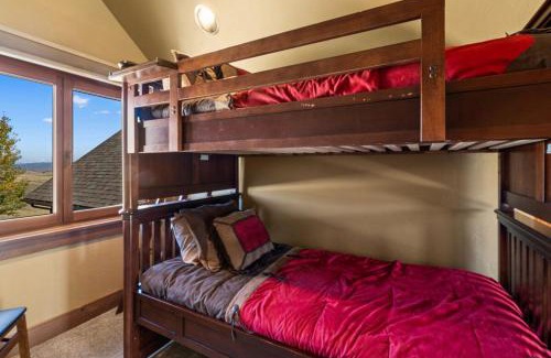 Pray House | Cowboy Lake Lodge close to Chico, private pond