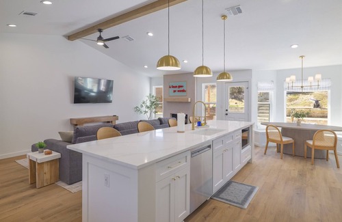 West Oak Hill House | Cowboy Ridge - Luxe & Serene Gem: Heated Pool - Games - Fire Pits - Sleeps 12