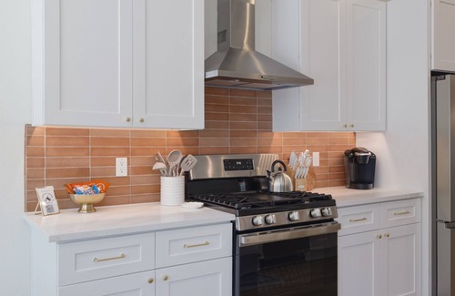 West Oak Hill House | Cowboy Ridge - Luxe & Serene Gem: Heated Pool - Games - Fire Pits - Sleeps 12