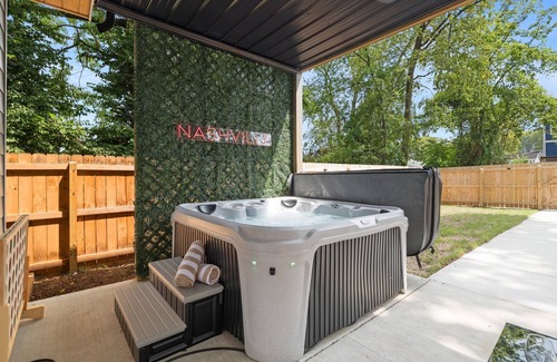 North Nashville House | Cowgirl Inn Hot Tub 6 Vanities Backdrops Backyard 3mi to DT