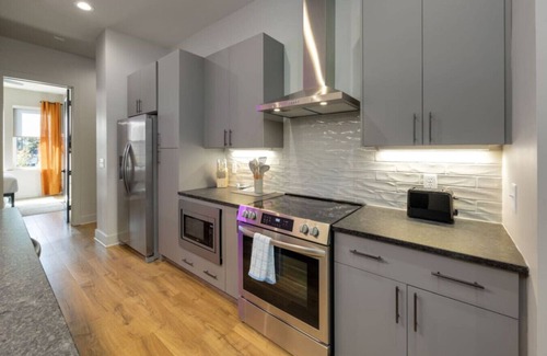 Radnor Apartment | Cowgirl Up! - 4BD/4.5BTH - Rooftop Views