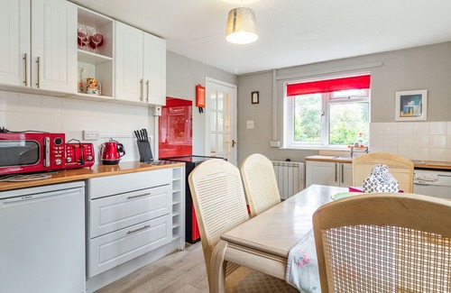 Aldeburgh Cottage | COWMANS COTTAGE, pet friendly, with open fire in Aldeburgh