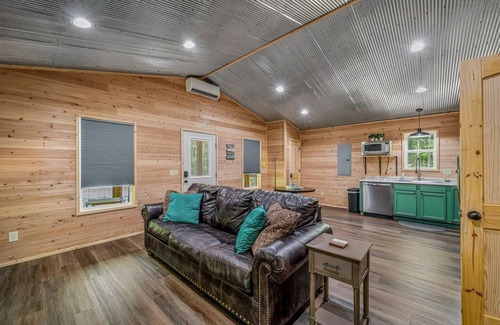 Fort Payne Cabin | Coyote Den