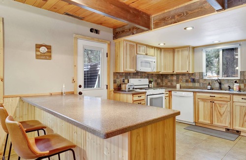 Woodlands Cabin | Coyote Pines- Relaxing Family Retreat- Hot Tub