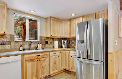Woodlands Cabin | Coyote Pines- Relaxing Family Retreat- Hot Tub