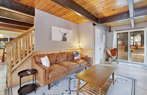 Woodlands Cabin | Coyote Pines- Relaxing Family Retreat- Hot Tub