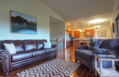 Estes Park House | Coyote Ridge - Gorgeous Mountain Views - Walk to Marys Lake - EV #6106