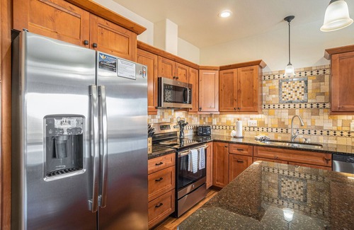 Estes Park House | Coyote Ridge - Gorgeous Mountain Views - Walk to Marys Lake - EV #6106