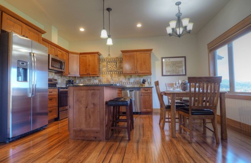 Estes Park House | Coyote Ridge - Gorgeous Mountain Views - Walk to Marys Lake - EV #6106