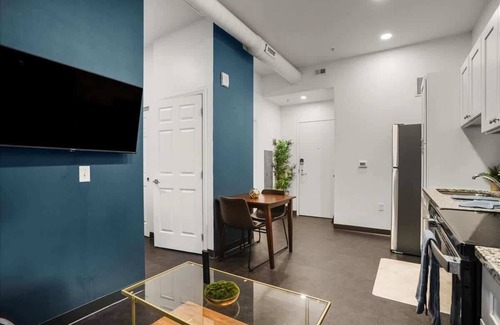 Cultural District Condo | Coze 1BD, Budget Friendly, Walk to DLCC & PNC Park