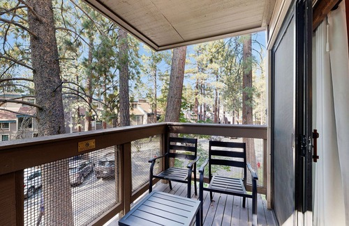 South Lake Tahoe House | Cozie home with a stone fireplace near Ski Run Marina/new mini split a/c