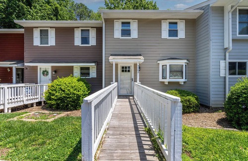 Raleigh House | Coziest 2-bedroom townhome in Prime Raleigh, lake access location