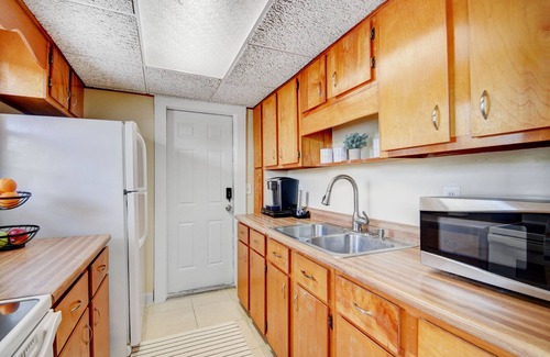Lake Worth Apartment | ♥Cozy 1-bd oasis | 5★ Location, ♛Queen Bed, Sleep 4